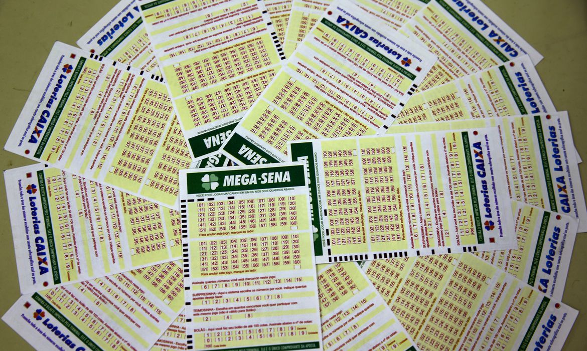 Mega-Sena: ninguém acerta as dezenas e prêmio acumula para R$ 42 milhões