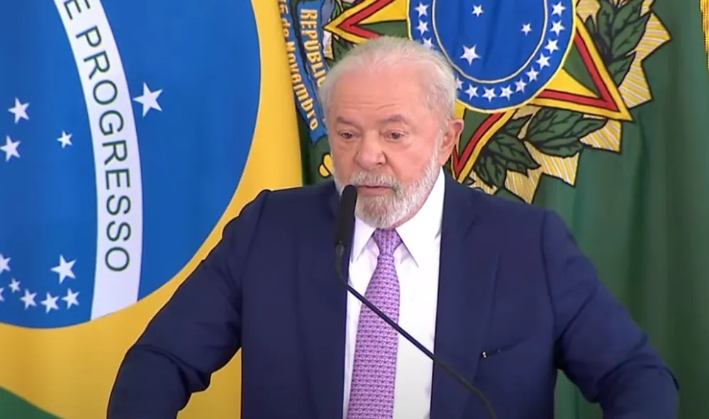 Lula sanciona lei da igualdade salarial e diz que empresário que